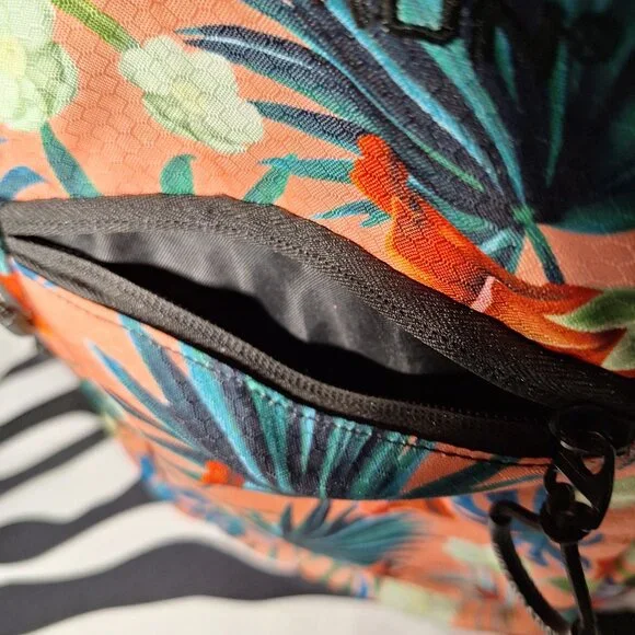 Vibedration Hydration Backpack w/o bladder - Tropical Floral  display picture 1